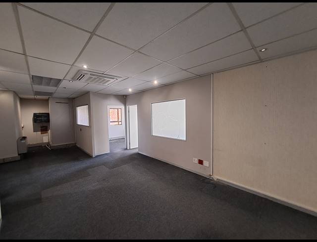137M² OFFICE TO LET IN HYDE PARK